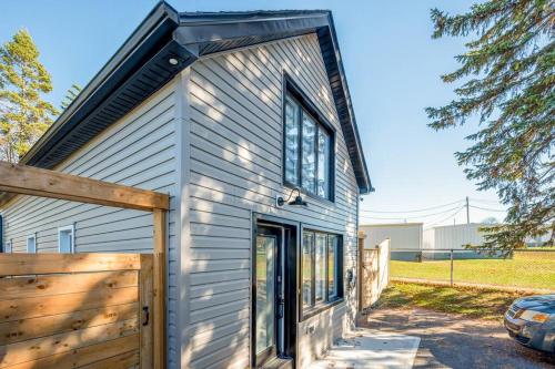 Gallery image of Kingsdale Designer Tiny House with Tesla Charger in Kitchener