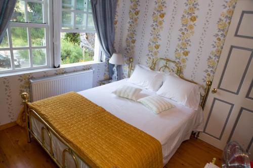 a bedroom with a bed with white sheets and a window at Greece Seaside villa 200sq m 20m from sea in Káto Alepokhórion