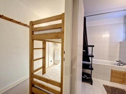 Kúpeľňa v ubytovaní Appartement confortable proche centre, pistes et parking couvert - FR-1-518-116