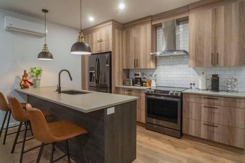Η κουζίνα ή μικρή κουζίνα στο 883 suite 102 Bromont Vieux Village 2cac , foyer