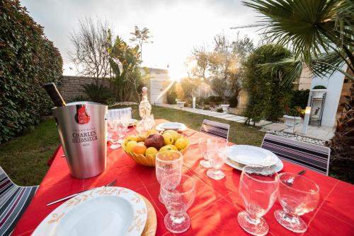 a table with wine glasses and a bowl of fruit at Oasi della pace in Bisceglie
