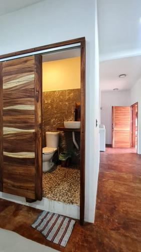 a bathroom with a toilet and a sink at Cabañas las Palmas Chacahua in Yegüey