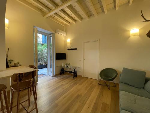Brera - Centro Modern Apartment - Private Courtyard