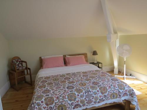 a bedroom with a large bed with pink pillows at Sky Accommodations Studio 2 in Coimbra