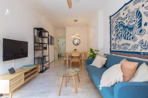 Bright apartment with patio and balconies in the center