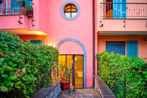 an entrance to a pink building with an archway at Casa Marina Bellagio private garden in Bellagio