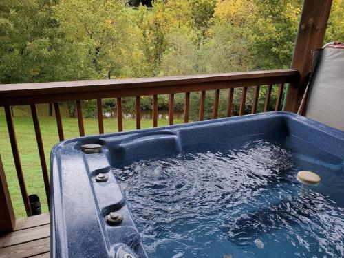 Story Brook: Beautiful true log cabin! Close to Dollywood, State Park, and more! photo 20