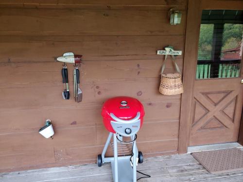 Story Brook: Beautiful true log cabin! Close to Dollywood, State Park, and more! photo 24