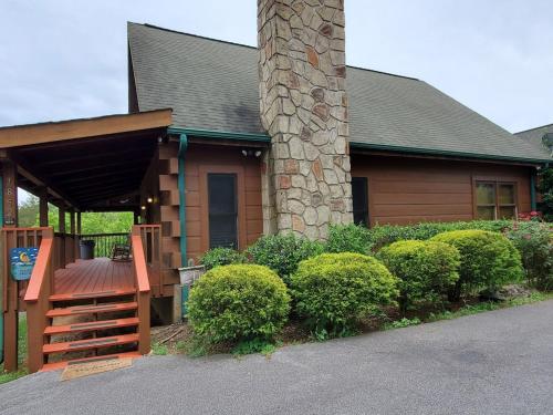 Story Brook: Beautiful true log cabin! Close to Dollywood, State Park, and more! photo 7