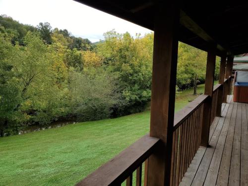 Story Brook: Beautiful true log cabin! Close to Dollywood, State Park, and more! photo 32