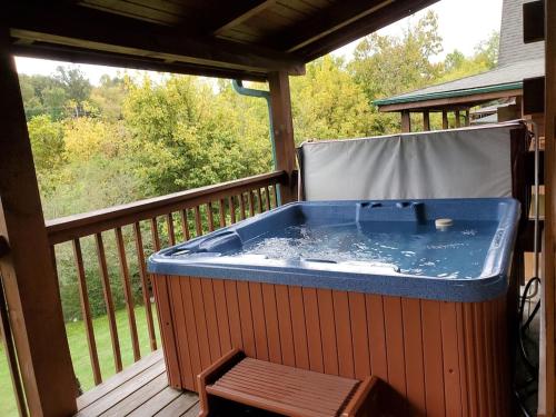 Story Brook: Beautiful true log cabin! Close to Dollywood, State Park, and more! photo 33