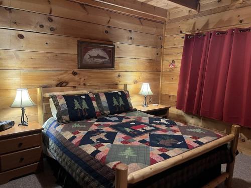 a bedroom with a bed in a log cabin at Story Brook: Beautiful true log cabin! Close to Dollywood, State Park, and more! in Sevierville