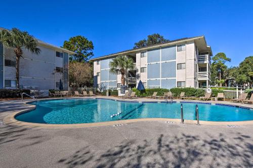 Walk to Beach: Hilton Head Condo w/ Pool Access photo 5