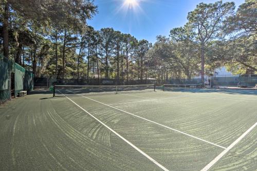 Walk to Beach: Hilton Head Condo w/ Pool Access photo 25