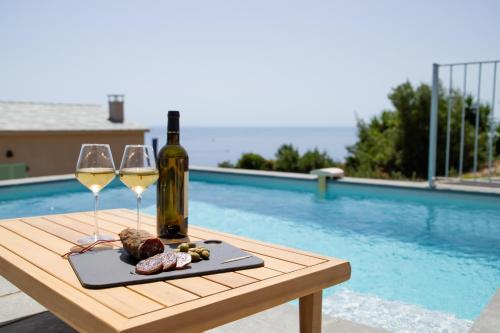 Hồ bơi trong/gần Casa lunga, 8 pax, clim, vue mer, piscine