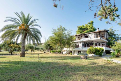 Vonkajšia záhrada v ubytovaní Malt Beachfront Villa