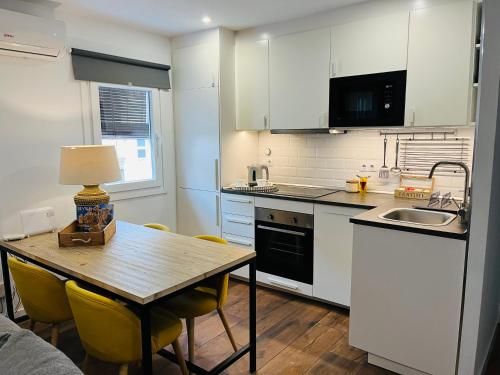 Η κουζίνα ή μικρή κουζίνα στο Petit apartment LOS REMEDIOS