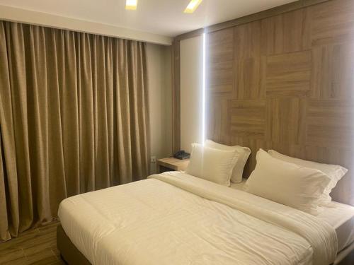 Postel nebo postele na pokoji v ubytování ALENA HOTEL
