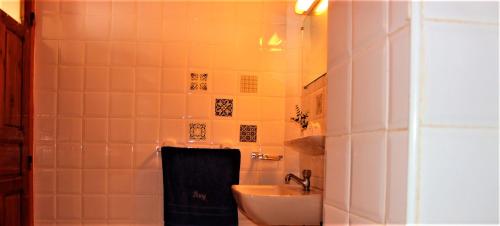 a bathroom with a sink and a toilet and a sink at Asunfou : Appartement d'apaisement in Mirleft