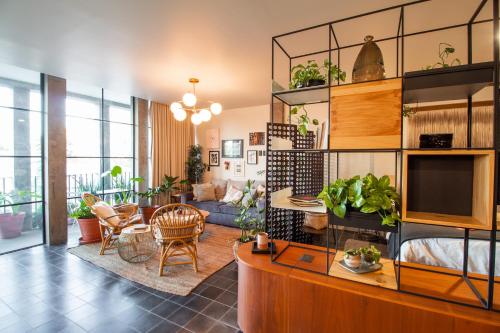 a living room with a couch and a tv at Loft con Terraza privada, vista al Expiatorio in Guadalajara