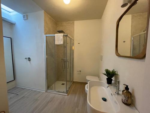 Brera - Centro Modern Apartment - Private Courtyard