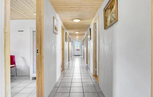 a hallway with white walls and a wooden ceiling at Pet Friendly Apartment In Strynø in Rudkøbing