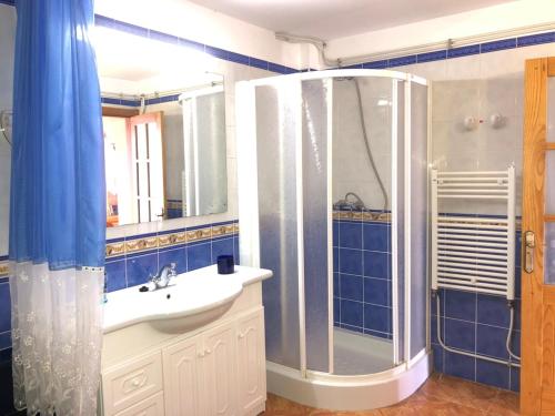 Et badeværelse på Atlantida Deluxe penthouse by Apartamentos Estrella del Norte