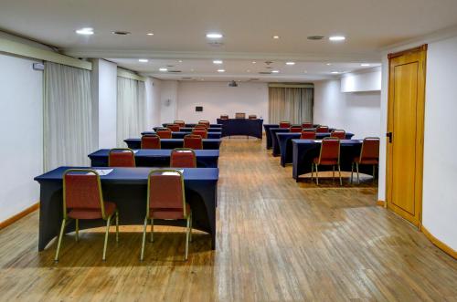 a conference room with tables and chairs in it at Hampton Park São Paulo Jardins in Sao Paulo