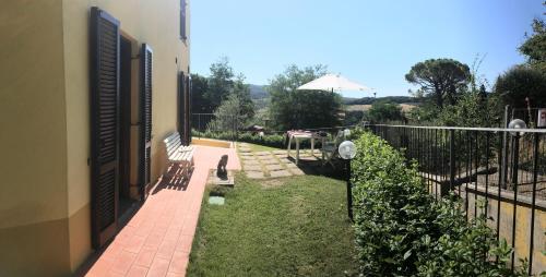 a cat sitting in the yard of a house at Cuore della Toscana in Radicondoli