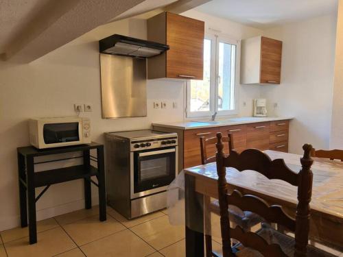 Kuchyňa alebo kuchynka v ubytovaní Appartement - Cluses