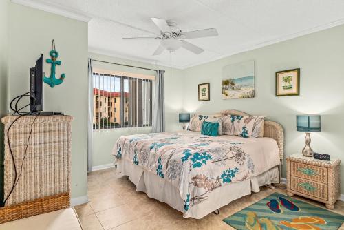 A bed or beds in a room at Unit 5211 - Ocean Racquet Resort