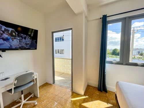 TV a/nebo společenská místnost v ubytování Urbana Hotel