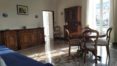 a dining room with a table and chairs in a room at Casa Teresina a Camogli in Camogli