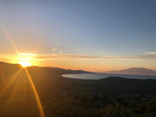 Φωτογραφία από το άλμπουμ του Villa Thea - Τhe View 1st floor στο Άνω Γερακάρι
