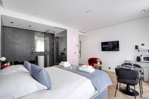 Charming private room - 2P - Les halles