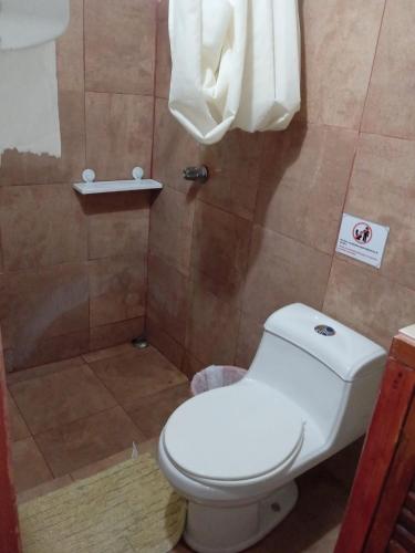 Phòng tắm tại Hostel Manuel Antonio Park Jungle