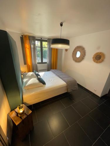 a small bedroom with a bed and a window at Home Cassis - Maison Les Calanques - Piscine chauffée in Cassis