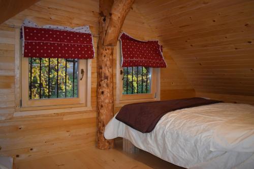 Postel nebo postele na pokoji v ubytování Glamping Organic Farm Slibar
