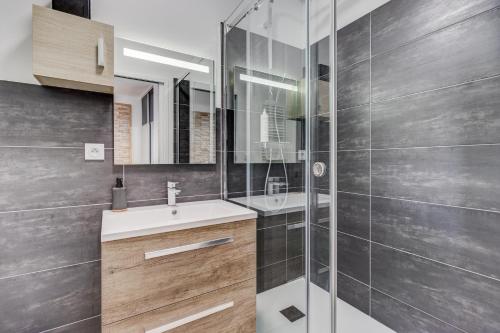 Et badeværelse på Espaces 55, Maison de ville au centre de Lavaur