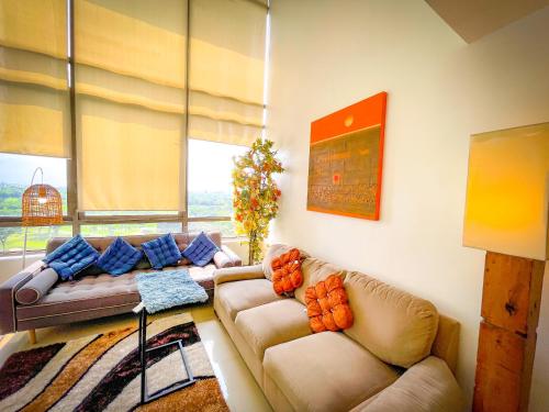 Spacious Loft in BGC with Golf and Sunset View