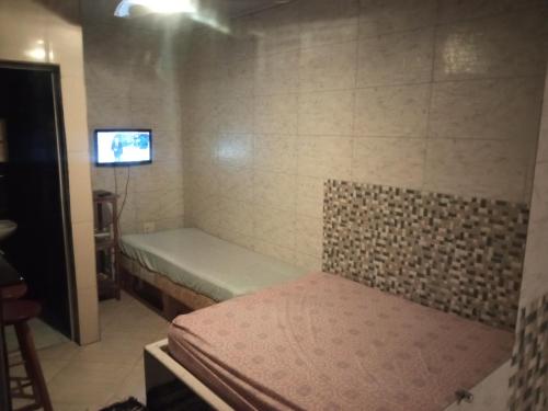 Ένα ή περισσότερα κρεβάτια σε δωμάτιο στο CASAS e KITNETS NOSSO CANTINHO