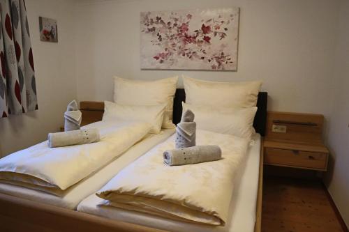 two beds with pillows on them in a bedroom at Landhaus-Appartements Warraich in Schladming