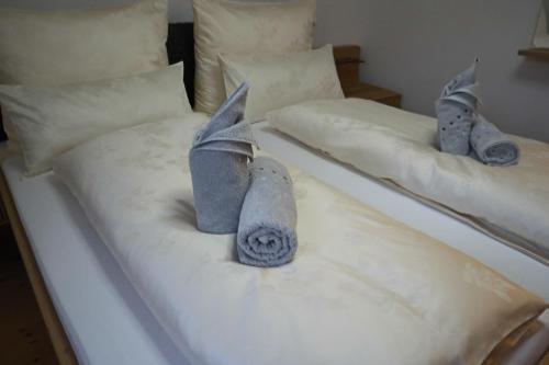 two beds with pillows on top of each other at Landhaus-Appartements Warraich in Schladming