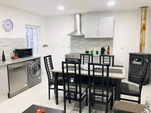 Kuchyň nebo kuchyňský kout v ubytování VC Alojamentos T2