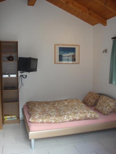 a bedroom with a bed in a room at Chalet Stadel in Saas-Grund