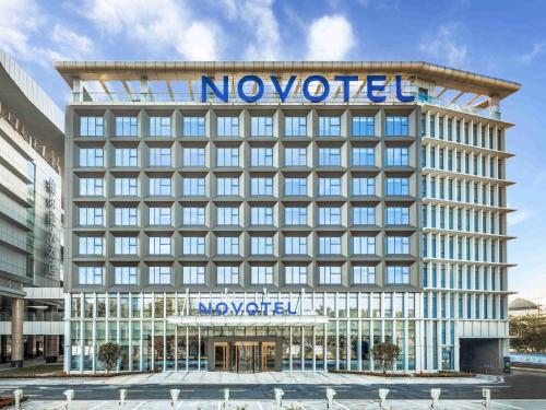 a hotel building with a novisor sign on it at Novotel Guangzhou Baiyun Airport in Huadu