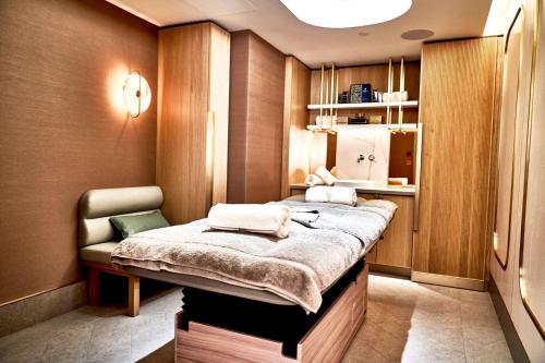 Postel nebo postele na pokoji v ubytování Central location Aqua Tropical Resort Al Gouna RD 401