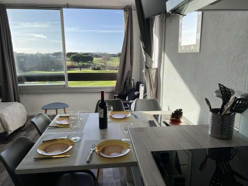 Studio pour 4 - Piscine, Parking, Lave-linge, Proche commerces - FR-1-702-23