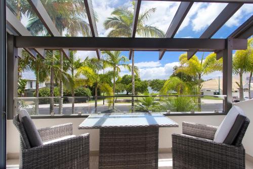 Χώρος καθιστικού στο Noosa Boutique Apartments & Elkhorn Villas