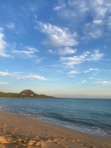 a view of the ocean from the beach at Kenting Little House in Kenting